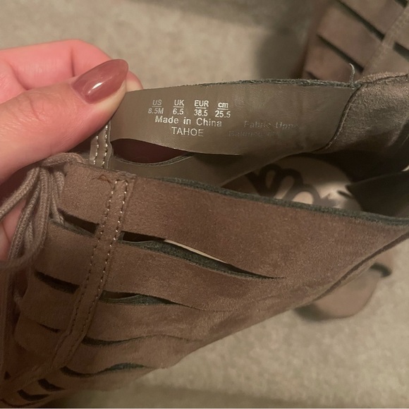 Fergalicious tan lace up heel 8.5 - Picture 5 of 5